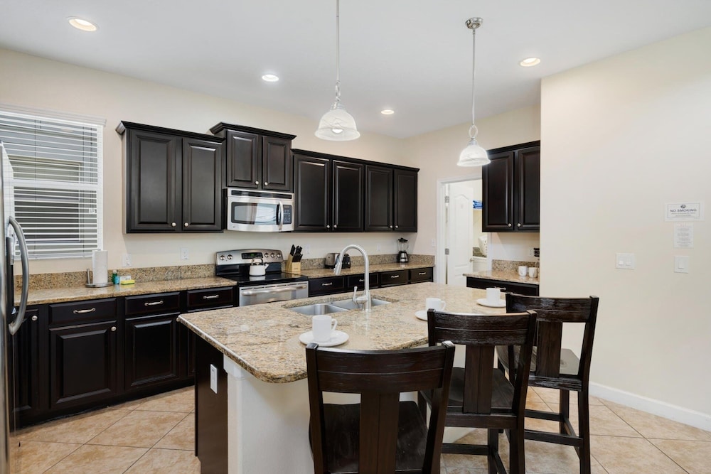 Paradise Palms Resort 5 Bedroom Home with Spa 5 Home