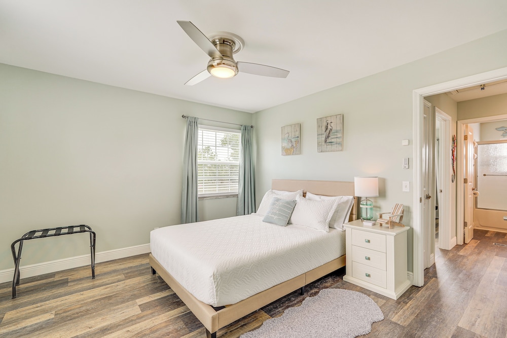 8 Mi to Beaches: Getaway w/ Pool in Panama City!