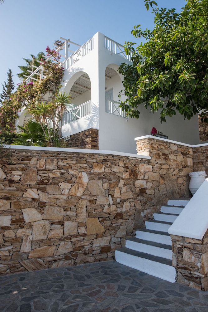 Far Out Hotel & Spa