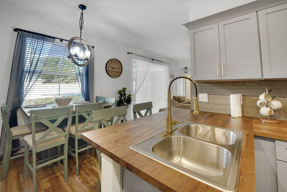 310hc-west Haven 5 Bedroom Home
