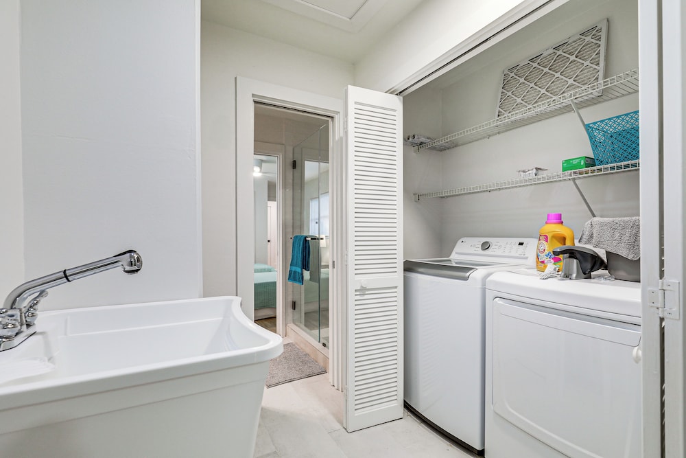 Davis Island Home w/ Lanai: 3 Mi to Downtown Tampa