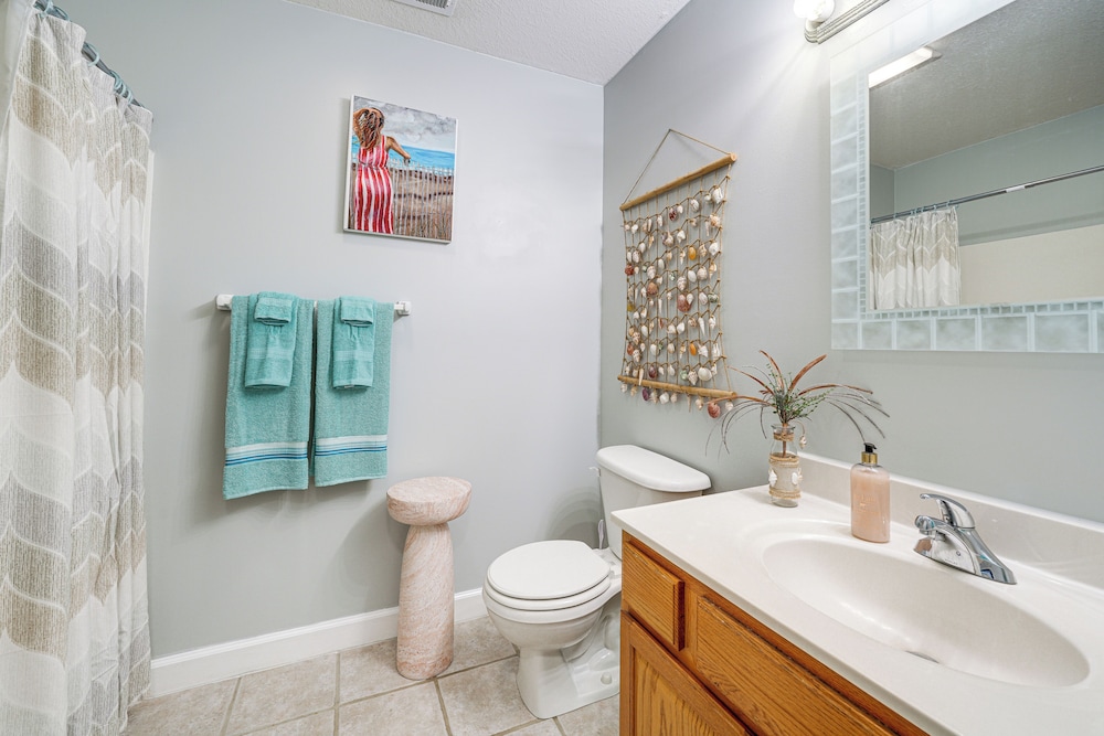 Walk to Beach & Boat Ramp: Home w/ Outdoor Area