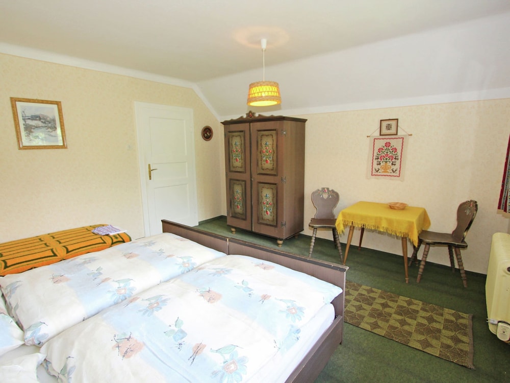 Historic Holiday Home in Gmünd near Cross Country Skiiing view 2