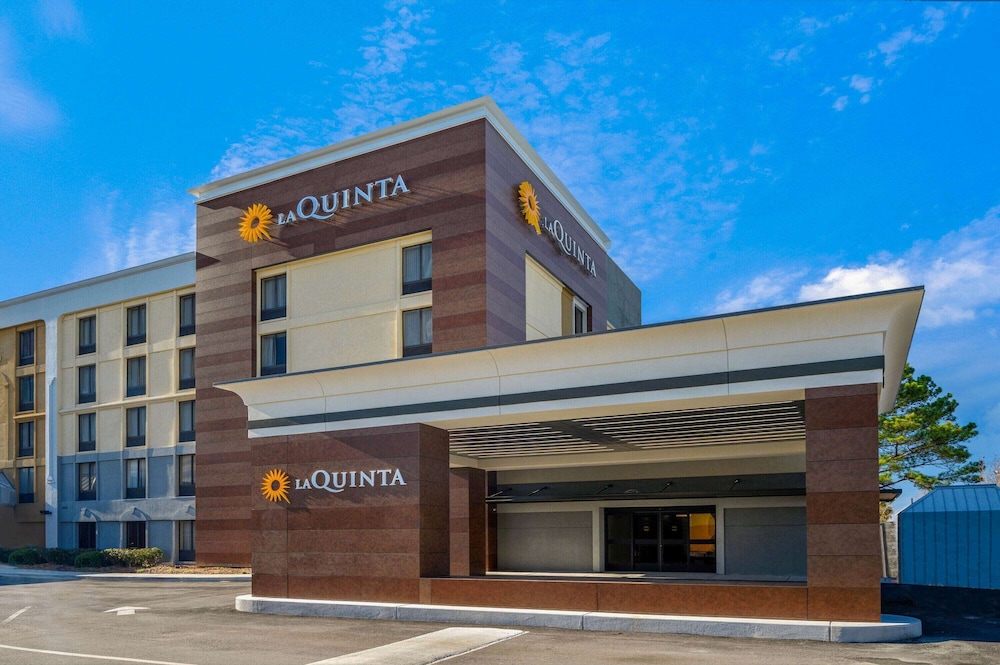 Hotel La Quinta Inn by Wyndham Columbia SE / Fort Jackson - Image 1