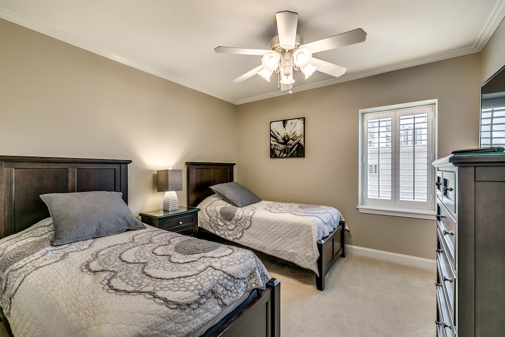 South Wind 301 4 Br condo by RedAwning