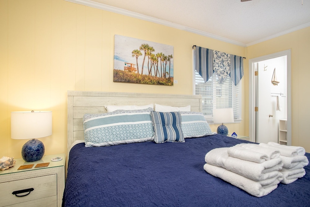 Southwinds H11 2 Bedroom Condo by RedAwning