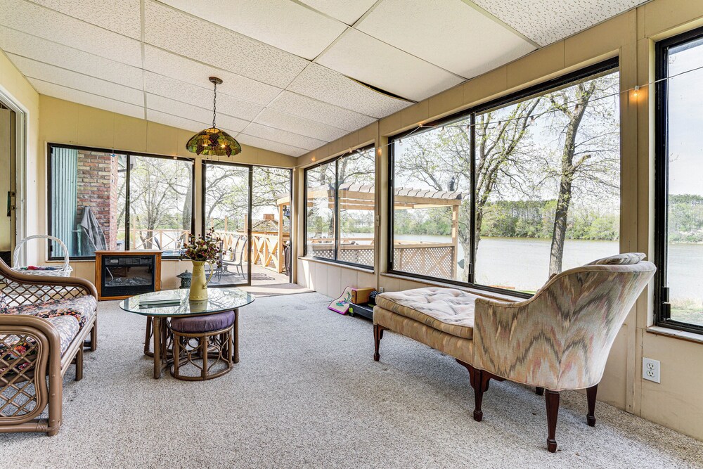 'love Lake Retreat w/ Hot Tub in New Richmond!