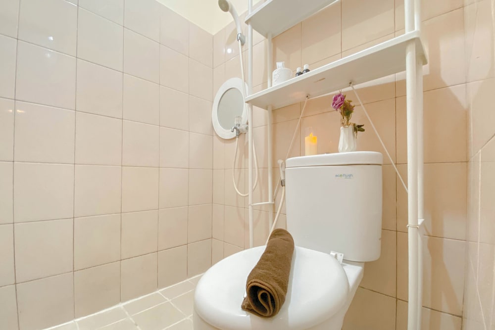 Homey And Good Place Studio At Tifolia Apartment