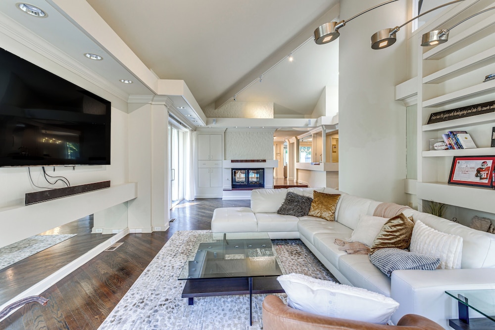 1 Mi to OU! Group Getaway w/ Game Room, Pool