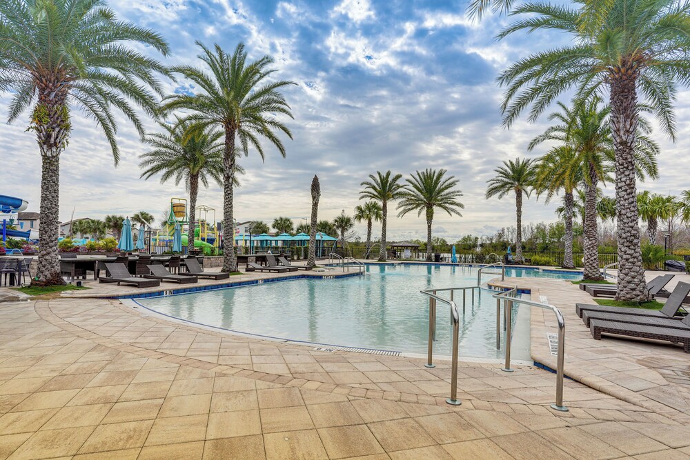 Balmoral Resort Home: Private Pool w/ Lake Views!