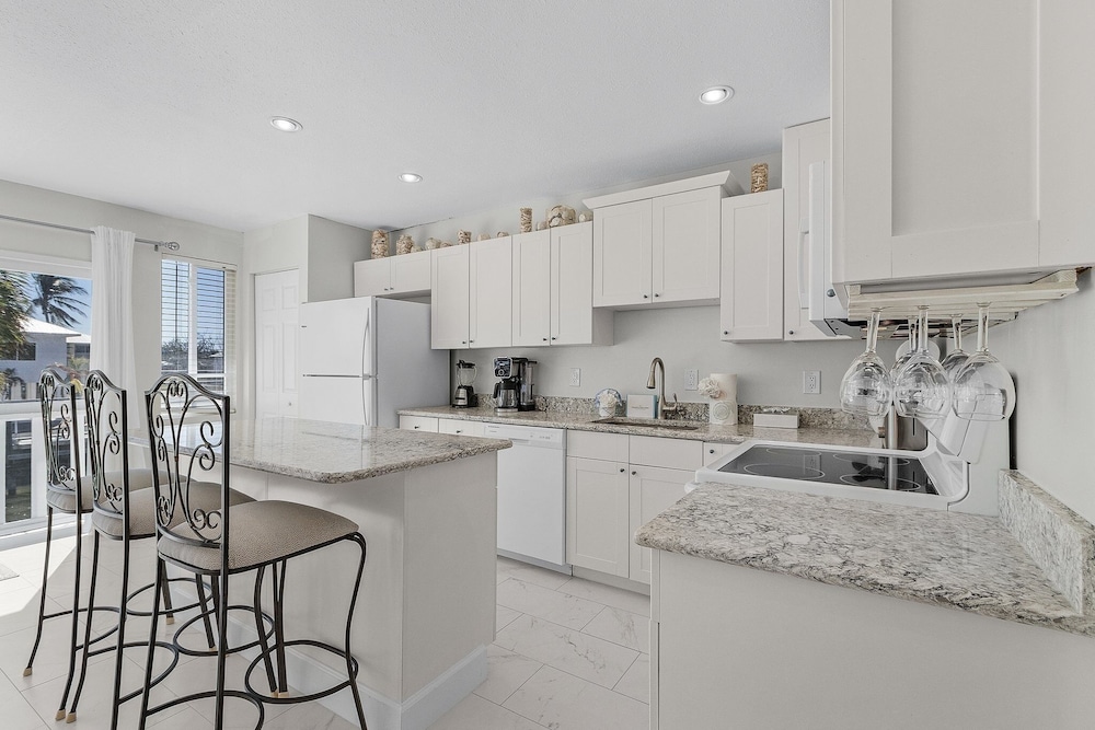 21591 Waterfront Duplex With Pool And Spa 2 Bedroom Condo