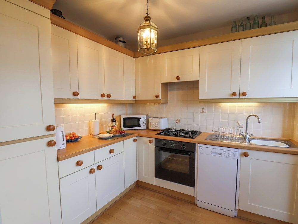 Maypole Cottage