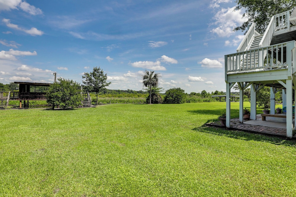 Spacious Riverfront Cottage w/ Dock in Green Pond!