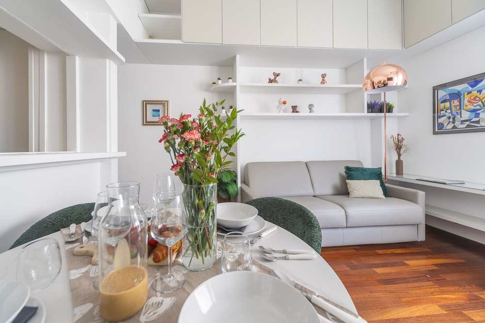 S Marco - Bright Central 1bdr With Balcony in Brera
