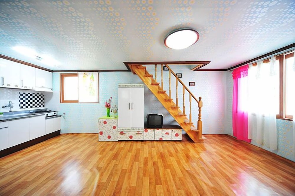 Star Song Pension
