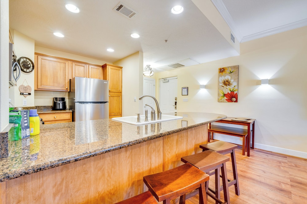 12 Mi to Wdw: Resort Condo w/ Community Hot Tub!