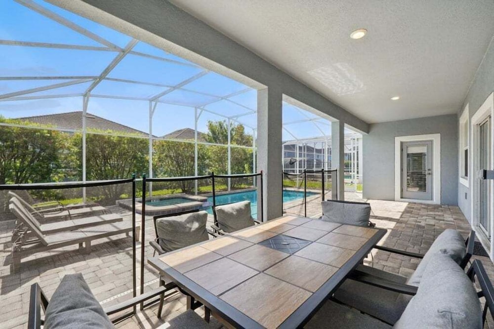 Exceptional Quality Private Pool Home 6 Bedroom Villa
