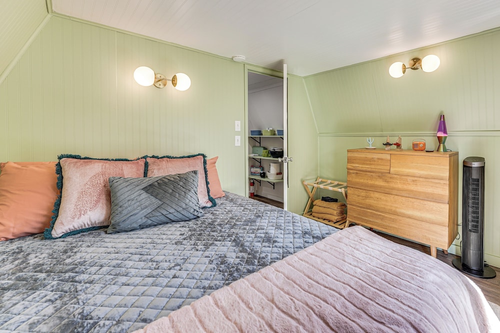 Cozy Cabin w/ Deck & Boat Launch Access in Lampe!