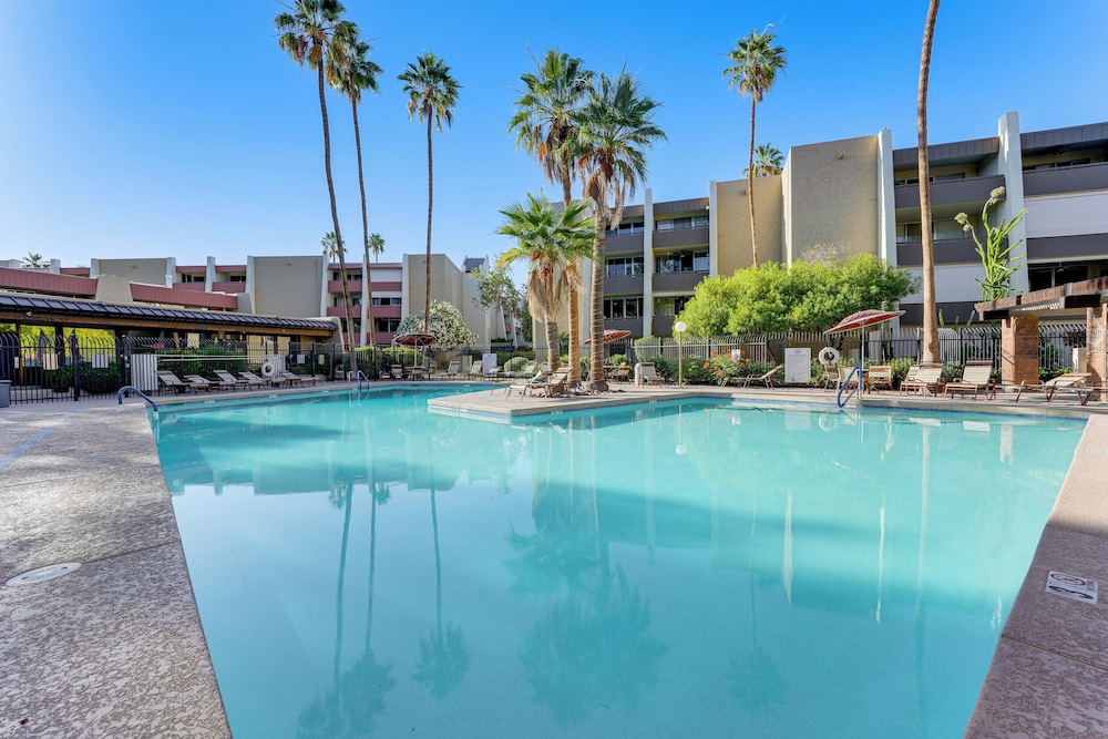 < 1 Mi to Old Town: Scottsdale Condo w/ Balcony