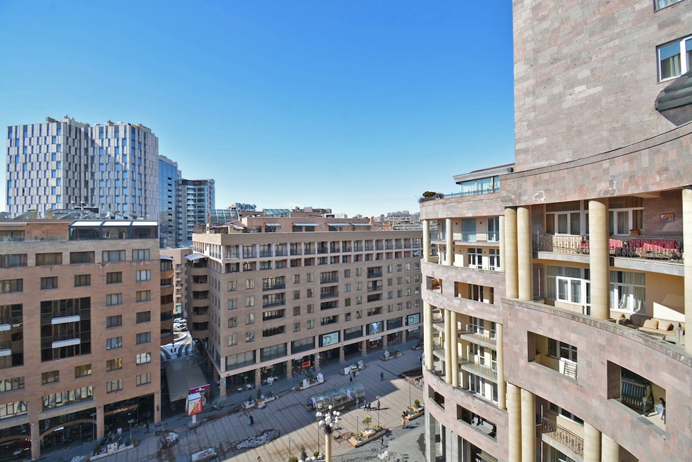 North Ave. Apartments by Luxe Group HH55