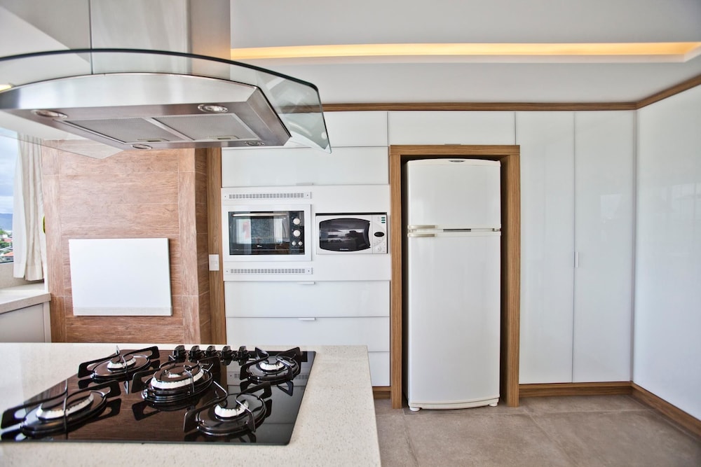 FL014 3 Bedroom Apartment By Senstay