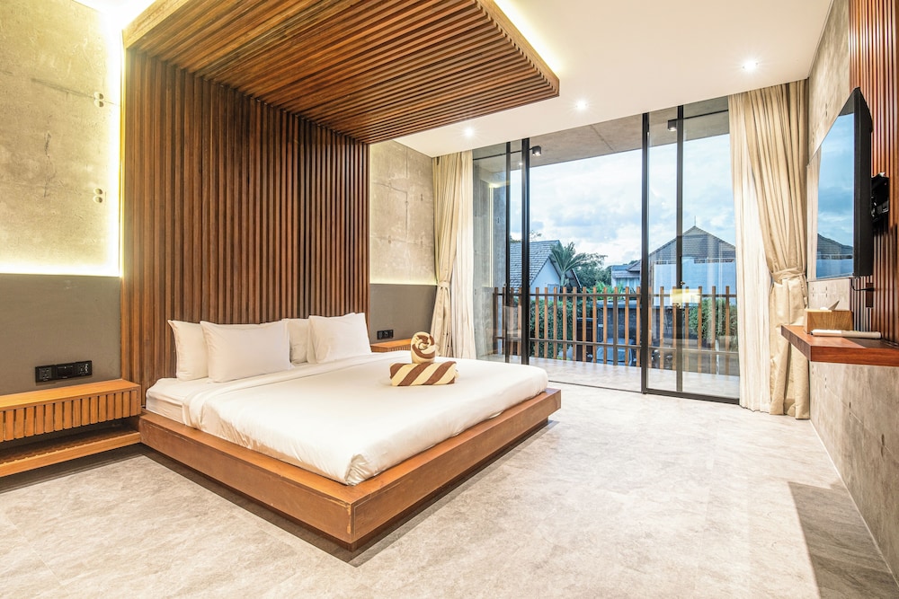 Modern 4BR Canggu Retreat Just 8mins to the Beach