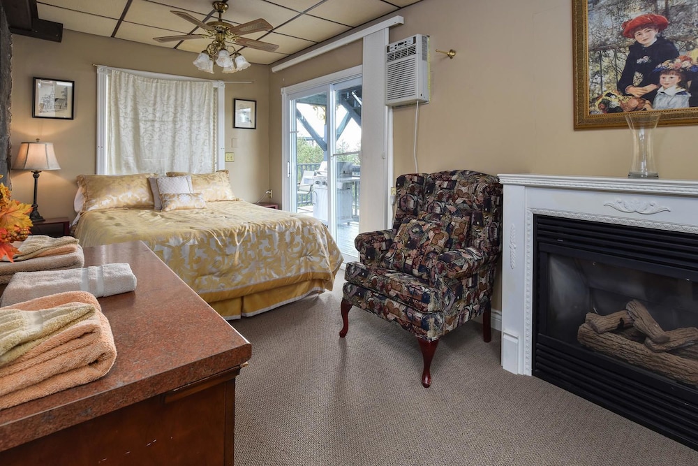 Brockville Vacations - The Noble Suites - Property Image 43