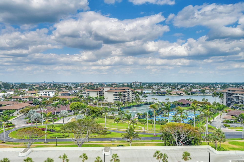 Sunset View & On Beach: Marco Island Condo