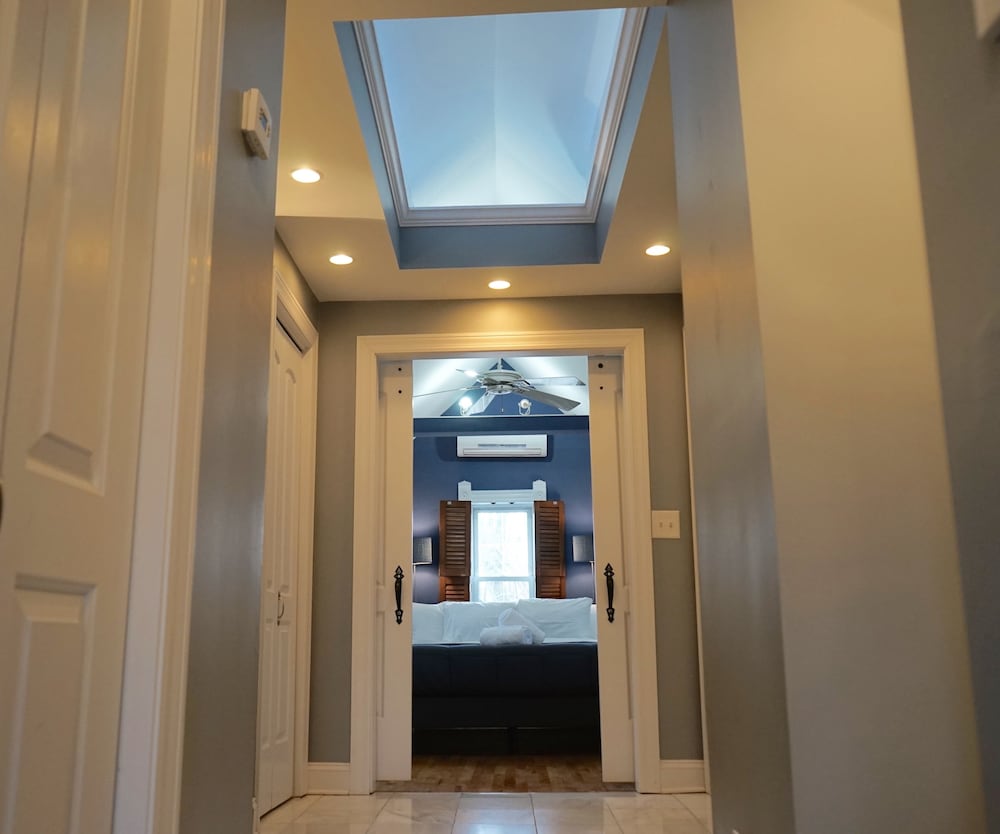 3-Level Bucktown Home - Amazing Outdoors & Parking - Image 2