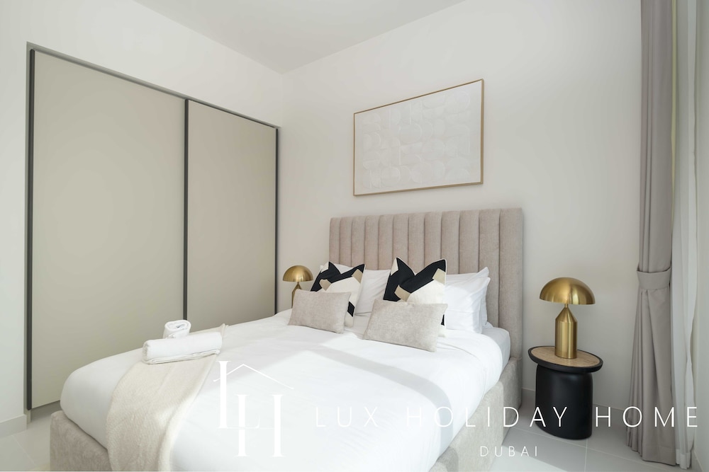 LUX The Marina Vista Beachfront Suite
