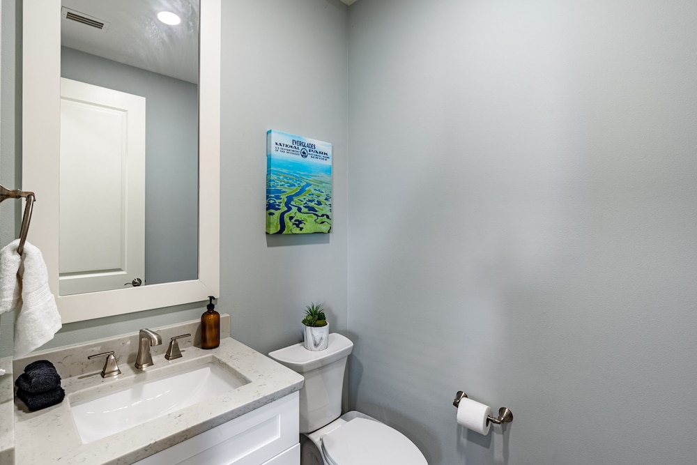 Gulf Coast Gem by Avantstay 3 Blocks to Beach Town Plaza Community Pool