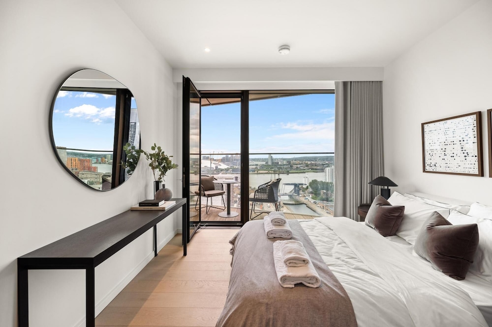 Luxury two Bedroom Apartment in East London s Docklands photo 2