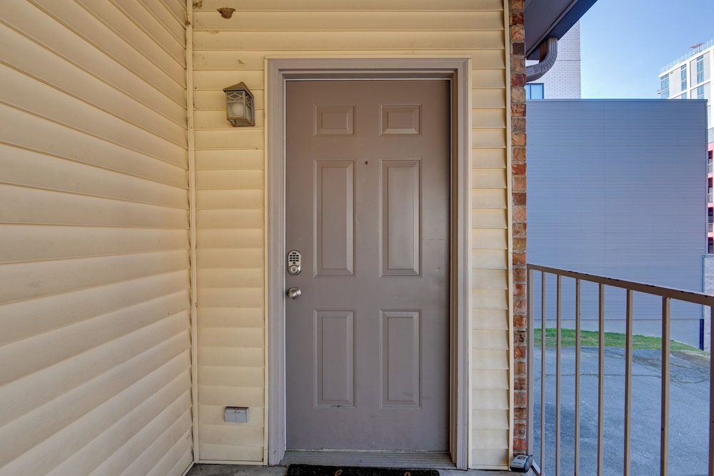 1 Mi to Dtwn: Pet-friendly Apt in Nashville