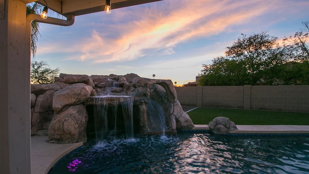 Relaxing 4 Bdrm Retreat in the Heart of Scottsdale