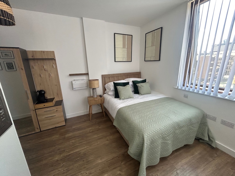 Liverpool City Center Apartment With Views