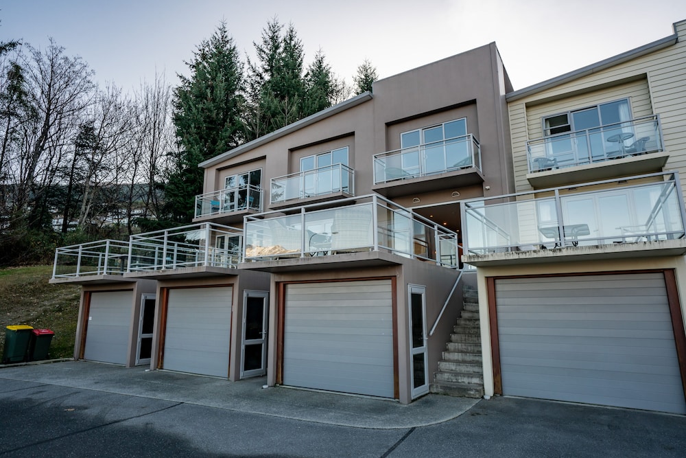 2-BEDROOM REMARKABLES APARTMENT