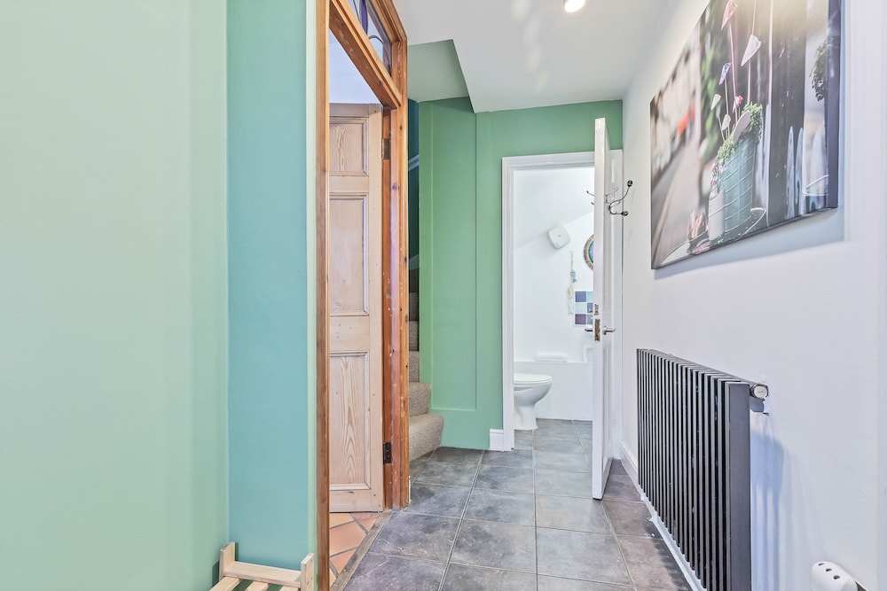 Pebble Mews House | By My Getaways | Parking for one small car