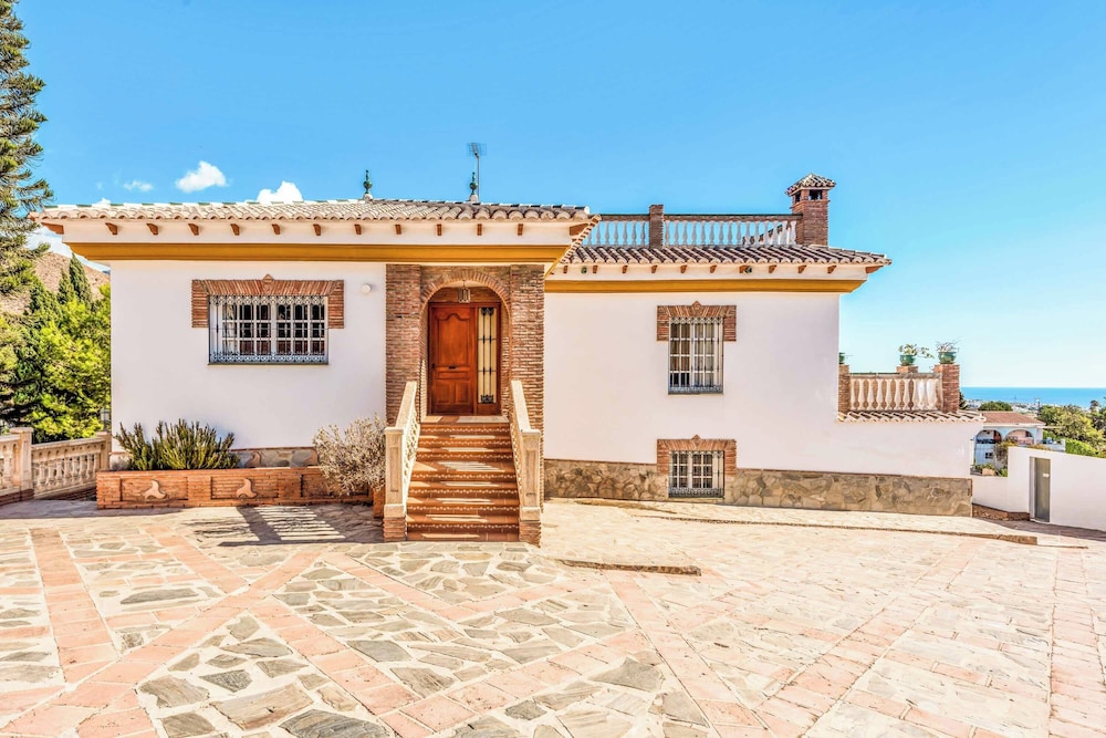 Villa Maria Isabel