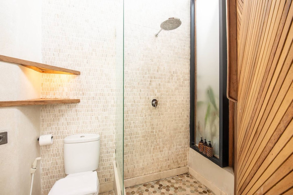 BAZ Villa 14 Studio 4 L 1BR Loft Art Deco Shared Pool 700m to Echo Beach