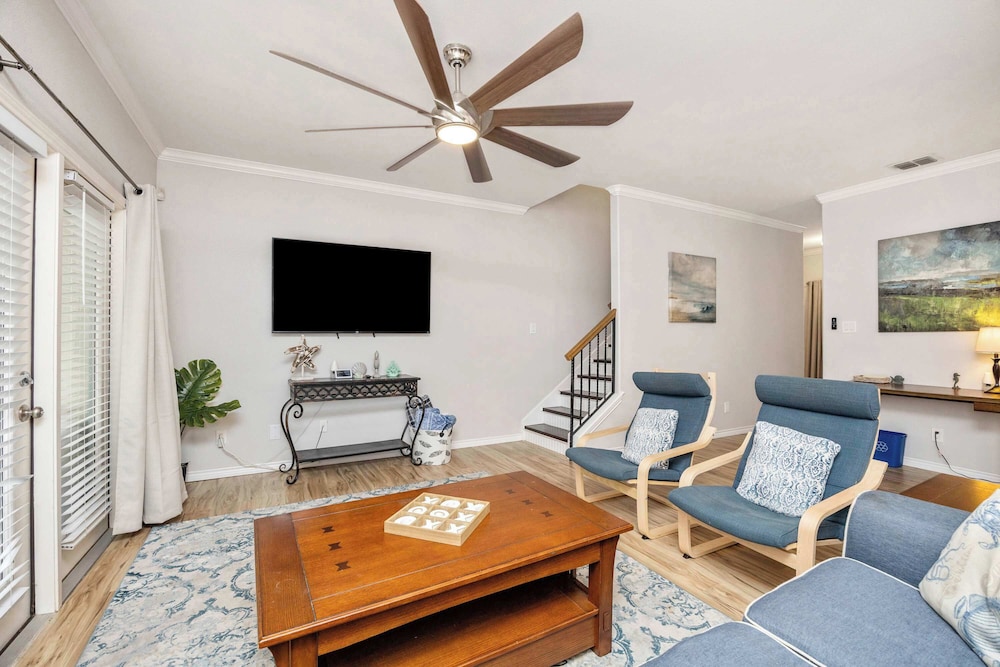 Coastal Townhouse TX Retreat!