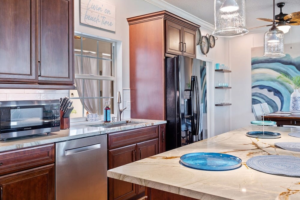 Beach Cottage 3 Bed 2 Bath Heated Pool Free Golf Cart Bring Your Boat RV Private 1AC lot