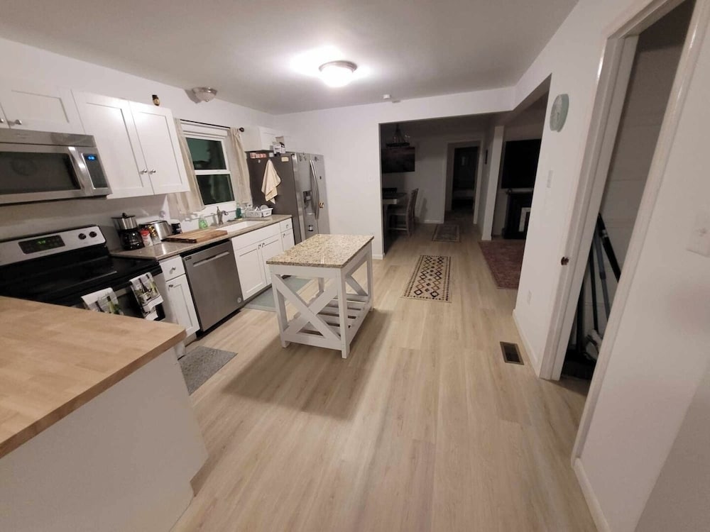 Spacious 4BR Home w/ Pool Family Friendly
