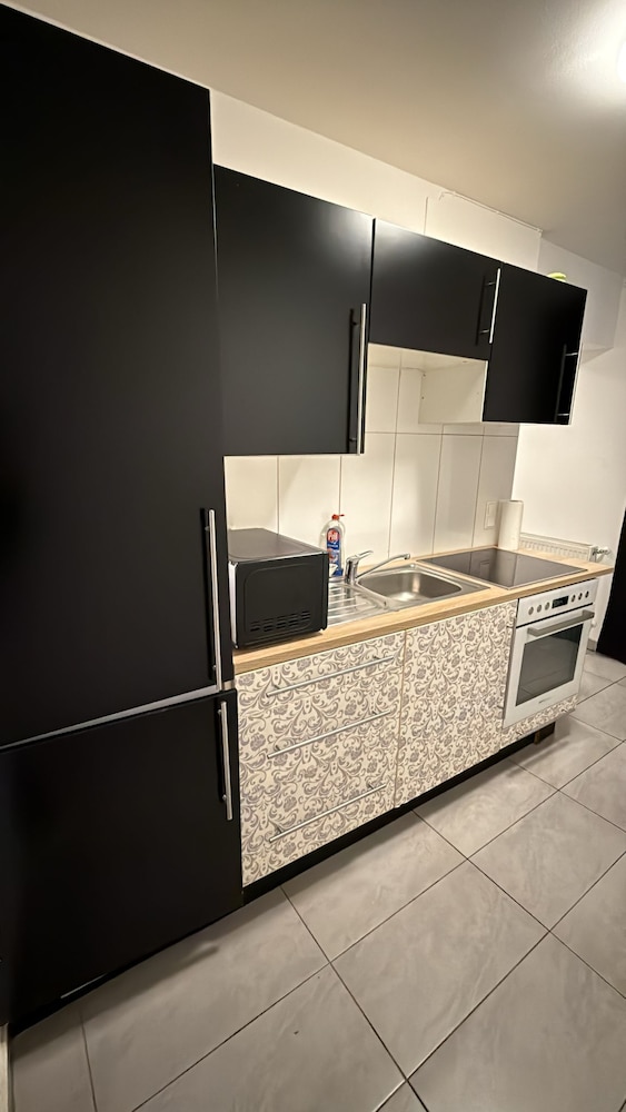 Beautiful 1BR Apartment Near Prater Park