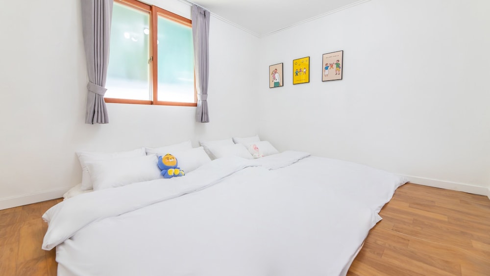Ganghwa Hi Mom Kids Spa Pension Yellow
