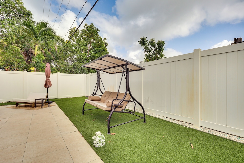 Backyard Oasis: Fort Lauderdale Home Near Beach
