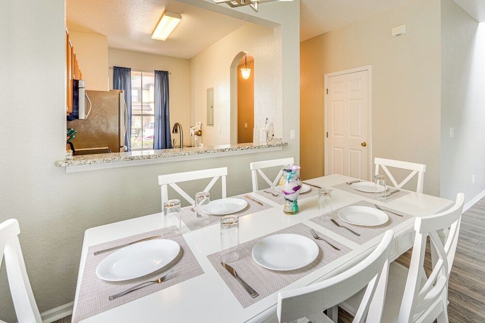 9 Mi to Disney: Gated Resort Escape w/ Pool Access