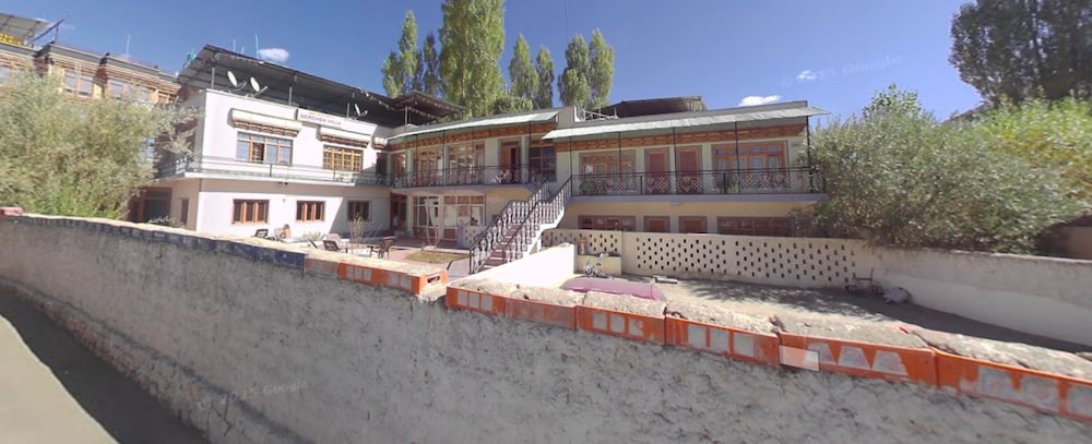 Cheerful Villa