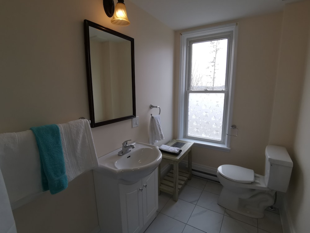 Fredericton Vacations - By The River Bedbreakfast - Property Image 5