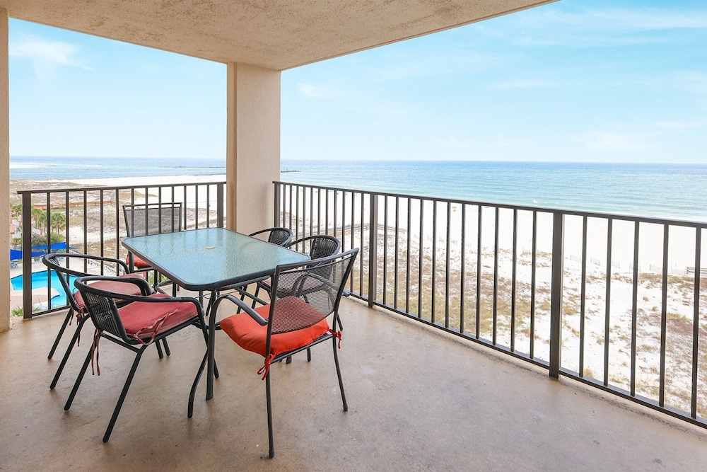 Phoenix East 707 2 Bedroom Condo by Redawning