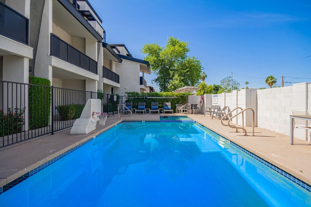 NEW Desert Standard Modern 3-level Oasis